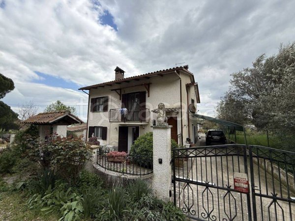 casa indipendente in vendita a Castiglione del Lago