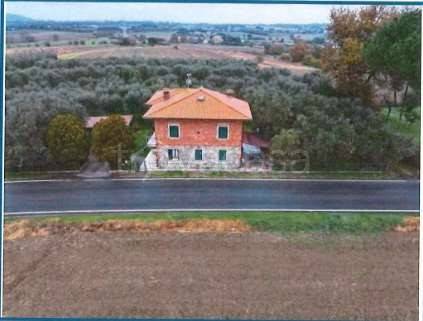 casa indipendente in vendita a Castiglione del Lago