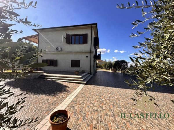 casa indipendente in vendita a Castiglione del Lago