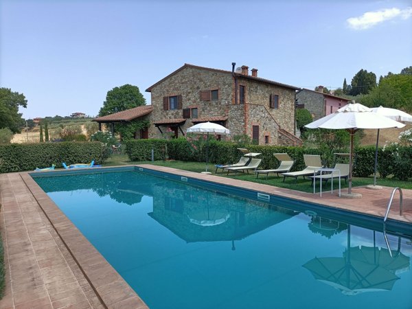 casa indipendente in vendita a Castiglione del Lago