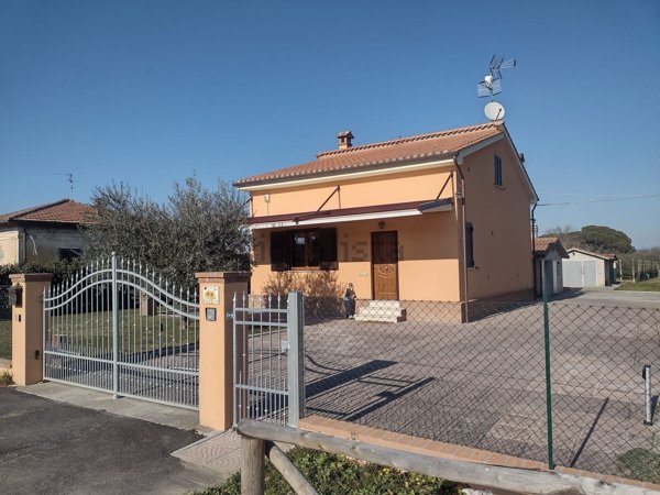 casa indipendente in vendita a Castiglione del Lago