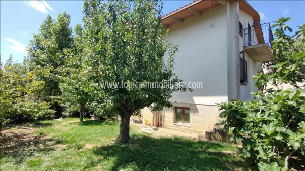 casa indipendente in vendita a Castiglione del Lago in zona Villastrada