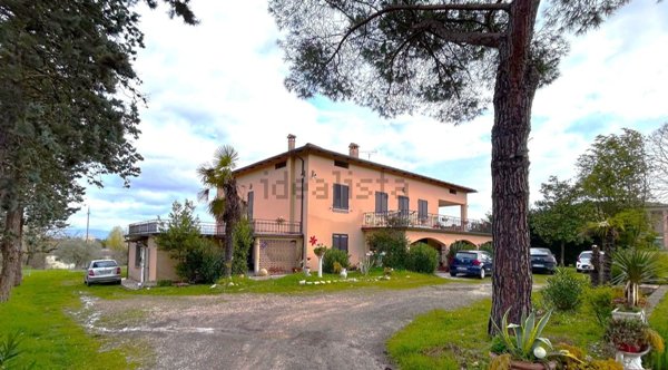 casa indipendente in vendita a Castiglione del Lago