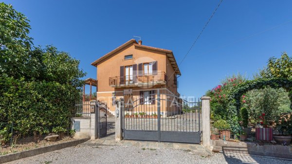 casa indipendente in vendita a Castiglione del Lago