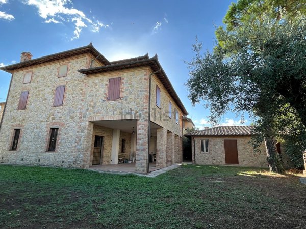 casa indipendente in vendita a Castiglione del Lago