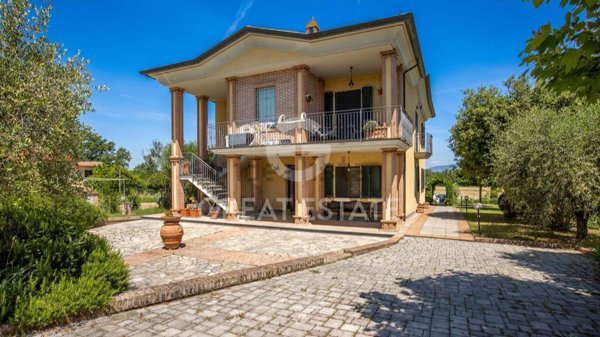 casa indipendente in vendita a Castiglione del Lago