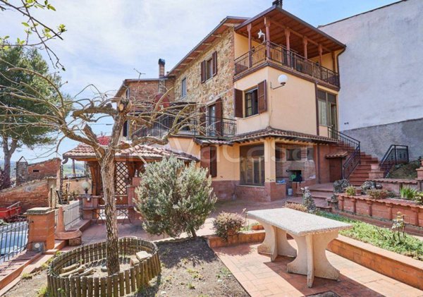 casa indipendente in vendita a Castiglione del Lago in zona Villastrada