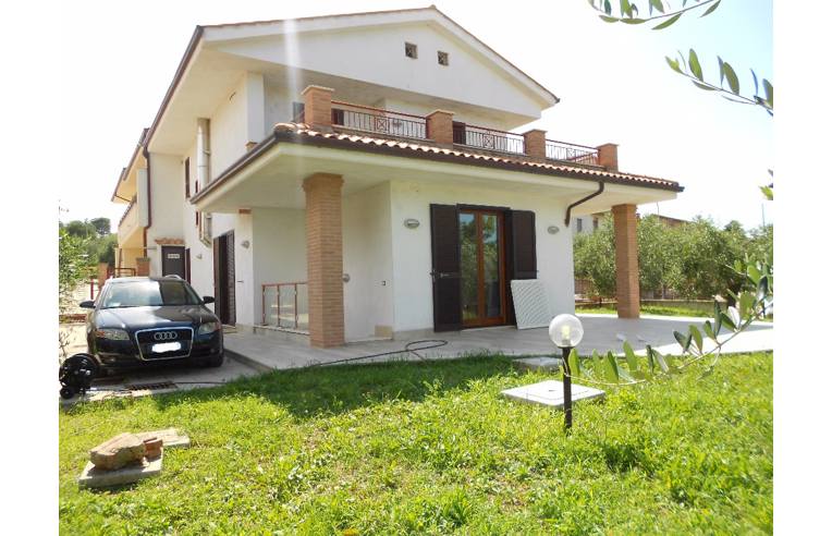 casa indipendente in vendita a Castiglione del Lago