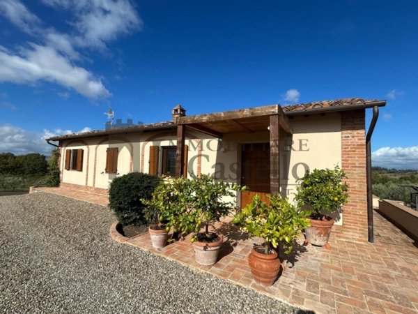 casa indipendente in vendita a Castiglione del Lago in zona Villastrada