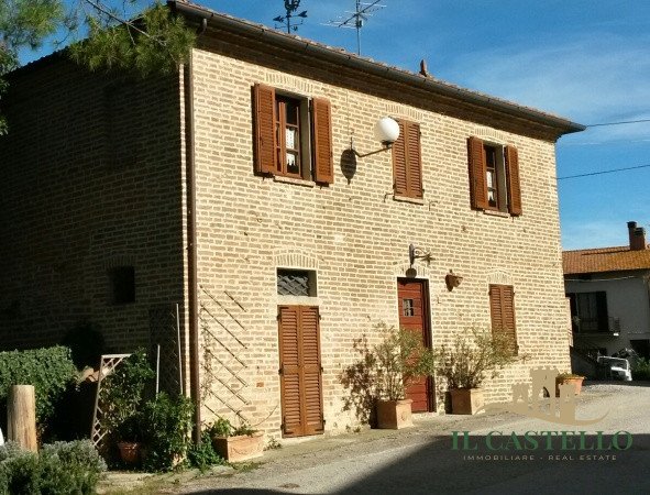 casa indipendente in vendita a Castiglione del Lago in zona Gioiella