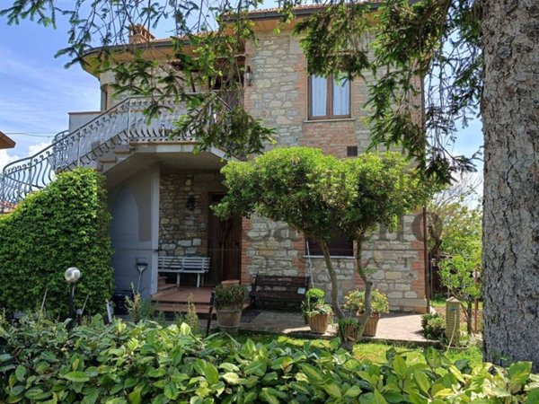 casa indipendente in vendita a Castiglione del Lago