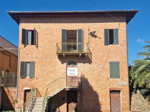 casa indipendente in vendita a Castiglione del Lago