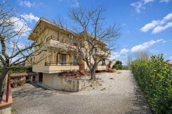 casa indipendente in vendita a Castiglione del Lago