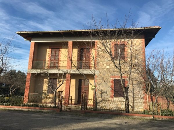 casa indipendente in vendita a Castiglione del Lago in zona Badia