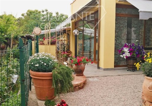 casa indipendente in vendita a Castiglione del Lago in zona Petrignano del Lago