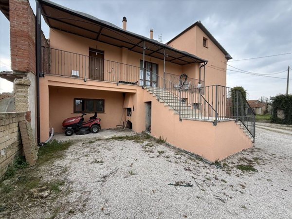 casa indipendente in vendita a Castiglione del Lago
