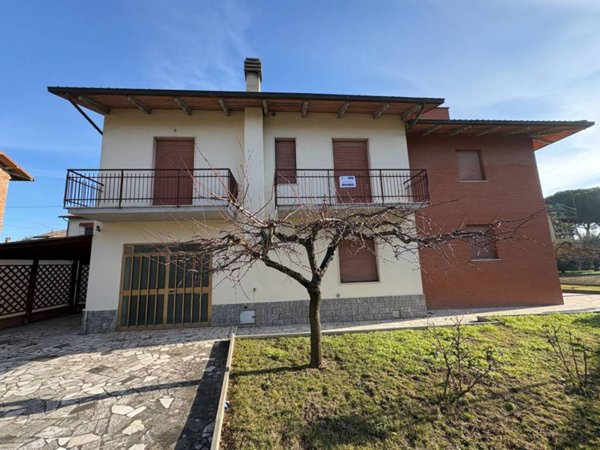 casa indipendente in vendita a Castiglione del Lago