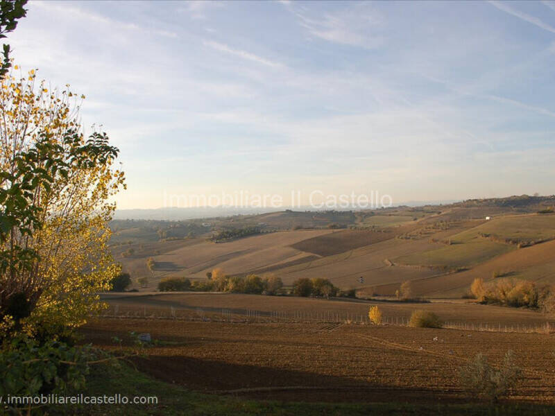 terreno edificabile in vendita a Castiglione del Lago