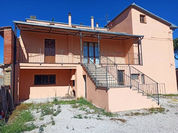 casa indipendente in vendita a Castiglione del Lago