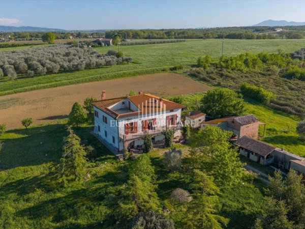 casa indipendente in vendita a Castiglione del Lago