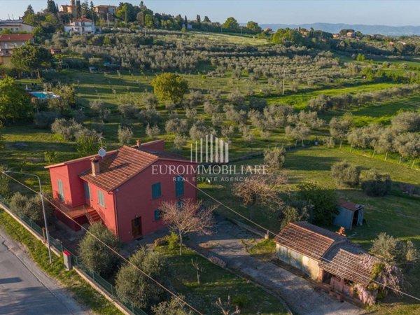 casa indipendente in vendita a Castiglione del Lago in zona Vaiano