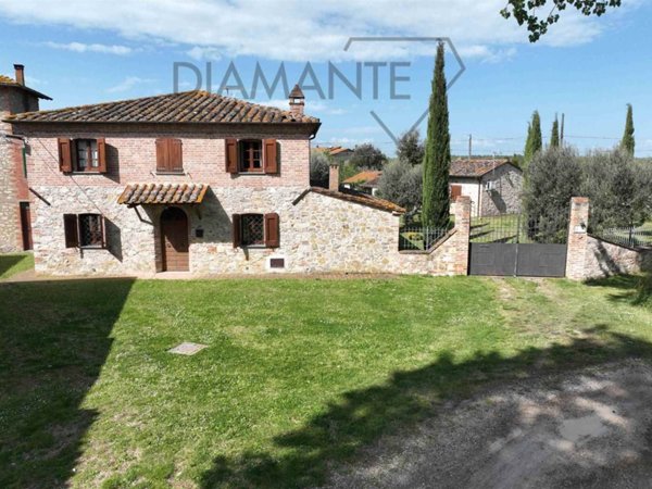 casa indipendente in vendita a Castiglione del Lago