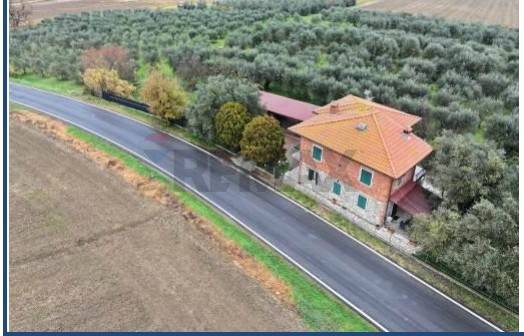casa indipendente in vendita a Castiglione del Lago