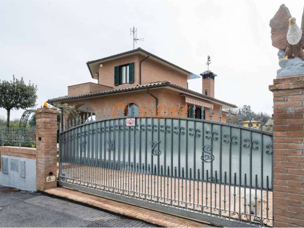 casa indipendente in vendita a Castiglione del Lago