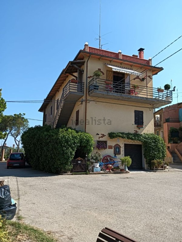 casa indipendente in vendita a Castiglione del Lago