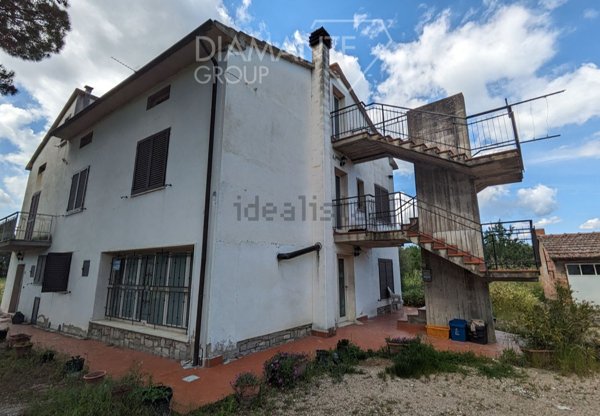 casa indipendente in vendita a Castiglione del Lago