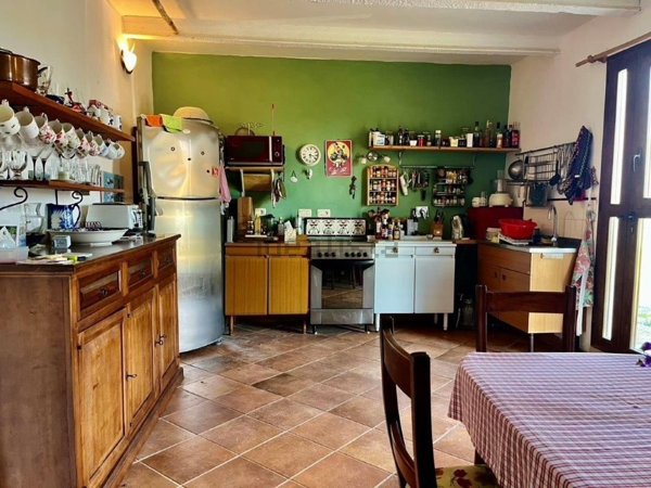 casa indipendente in vendita a Castiglione del Lago in zona Porto