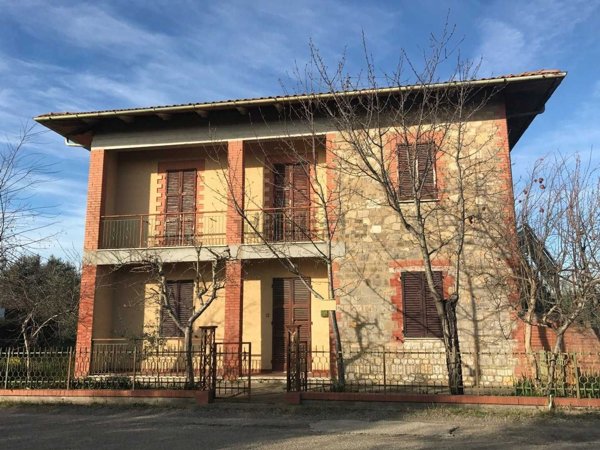 casa indipendente in vendita a Castiglione del Lago