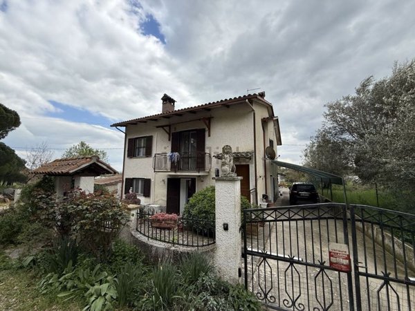 casa indipendente in vendita a Castiglione del Lago