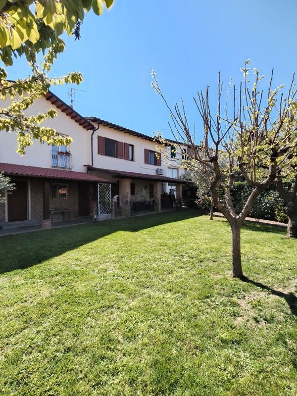 casa indipendente in vendita a Castiglione del Lago