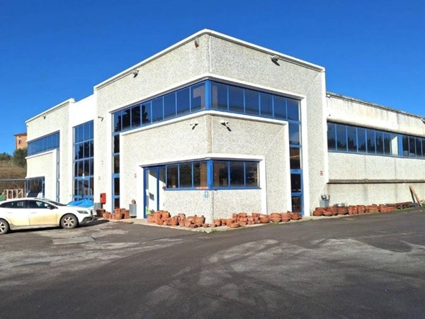 locale commerciale in vendita a Castiglione del Lago in zona Gioiella