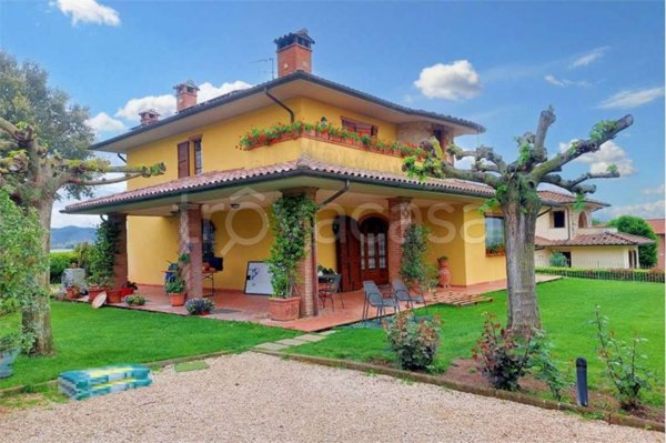 casa indipendente in vendita a Castiglione del Lago in zona Macchie