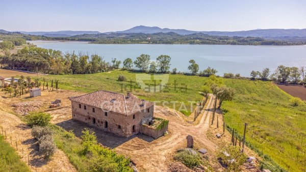 casale in vendita a Castiglione del Lago