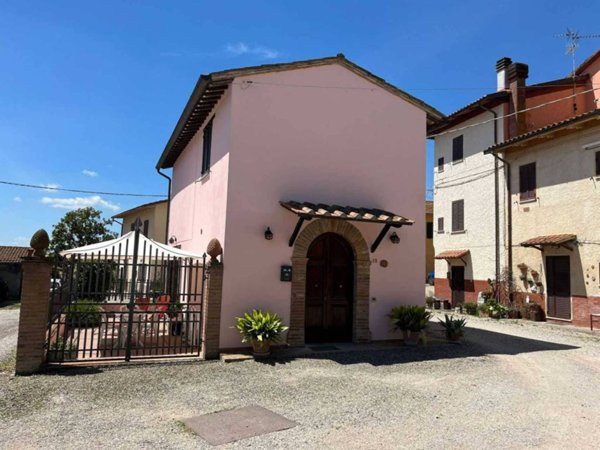 casa indipendente in vendita a Castiglione del Lago