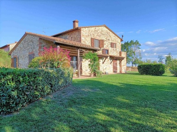 casa indipendente in vendita a Castiglione del Lago