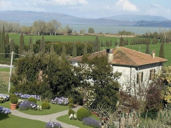 casa indipendente in vendita a Castiglione del Lago