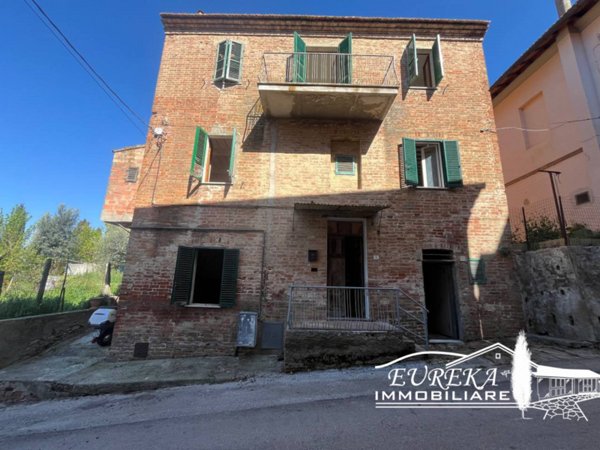 casa indipendente in vendita a Castiglione del Lago