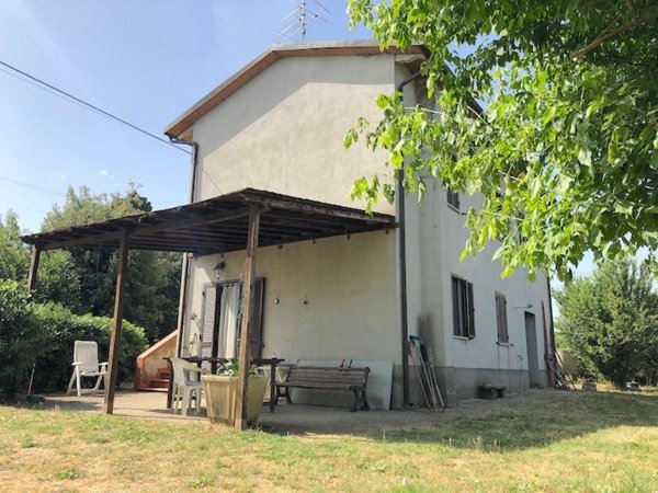 casa indipendente in vendita a Castiglione del Lago