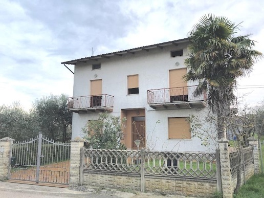 casa indipendente in vendita a Castiglione del Lago