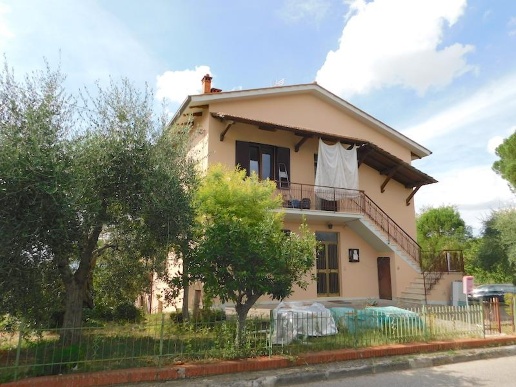 casa indipendente in vendita a Castiglione del Lago