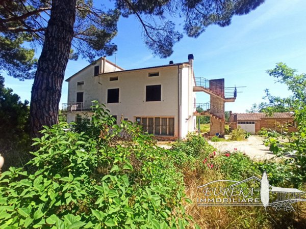 casa indipendente in vendita a Castiglione del Lago in zona Piana