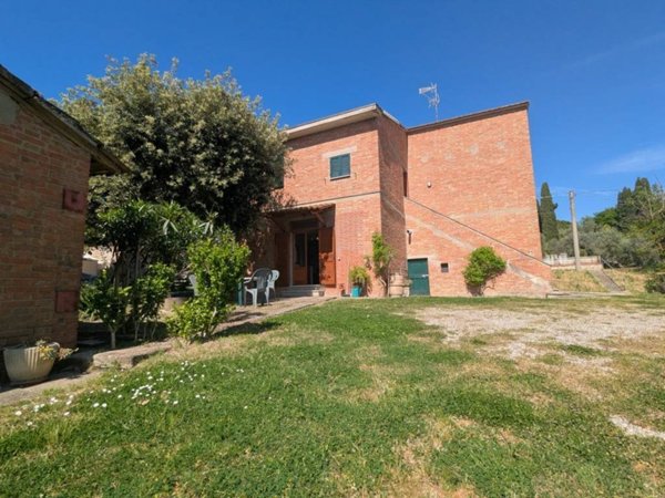 casa indipendente in vendita a Castiglione del Lago