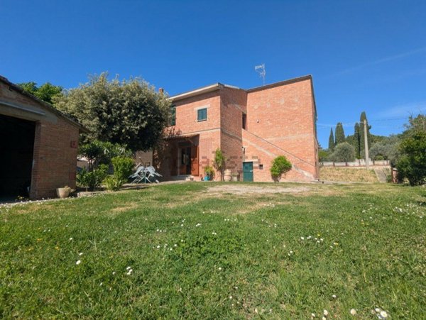 casa indipendente in vendita a Castiglione del Lago