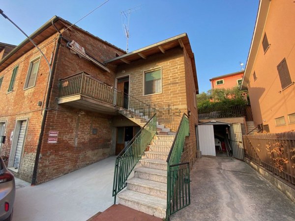casa indipendente in vendita a Castiglione del Lago in zona Vaiano
