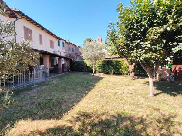 casa indipendente in vendita a Castiglione del Lago in zona Panicarola