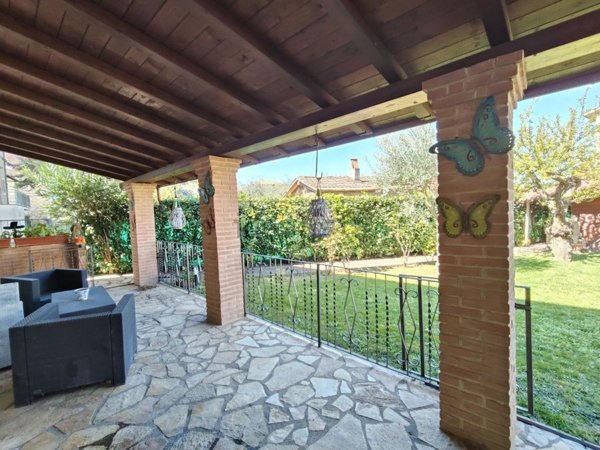 casa indipendente in vendita a Castiglione del Lago